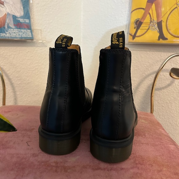 COPY - Doc Marten 2976 LEATHER CHELSEA BOOTS - women’s 7 and men’s 6 - Picture 4 of 8